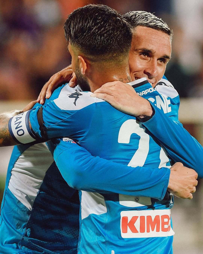 包含那不勒斯队实力强劲保持不败的词条