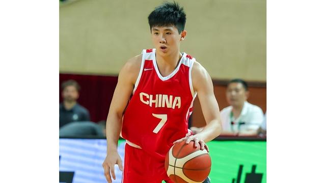 关于优秀新秀球员在赛场上崭露头角的信息