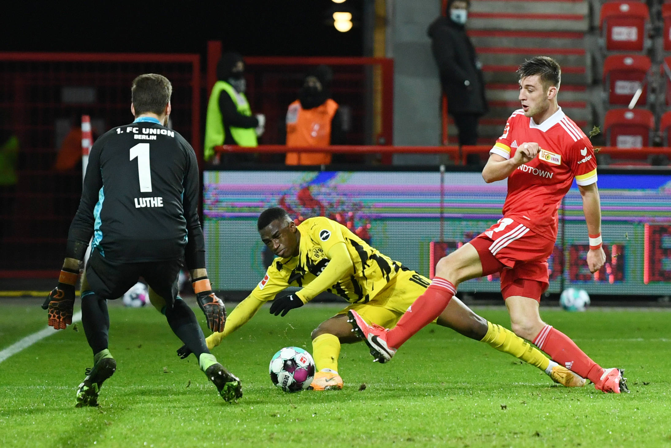 关于柏林联接连击败对手取得三分的信息