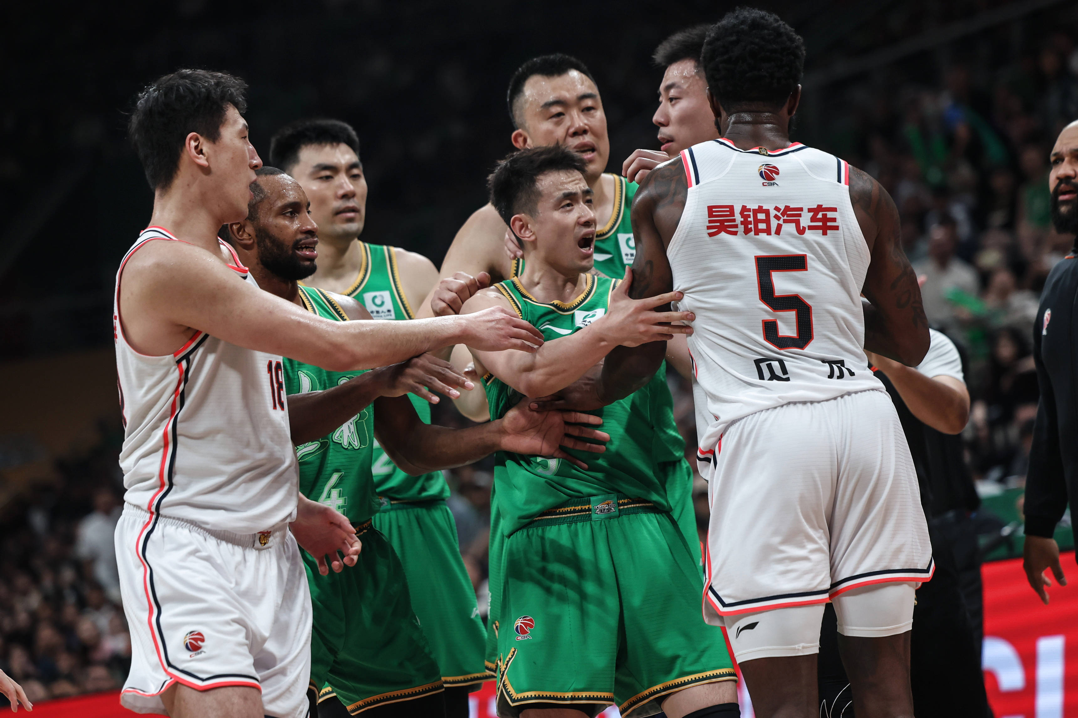 深圳队完胜山东队，赵继伟状态火热的简单介绍