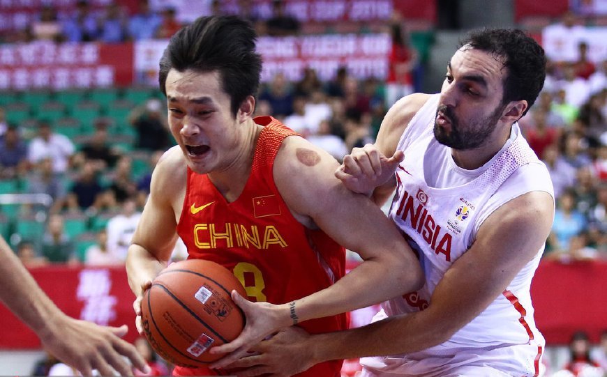 中国队险胜波兰队，奥恰洛夫高光表现的简单介绍