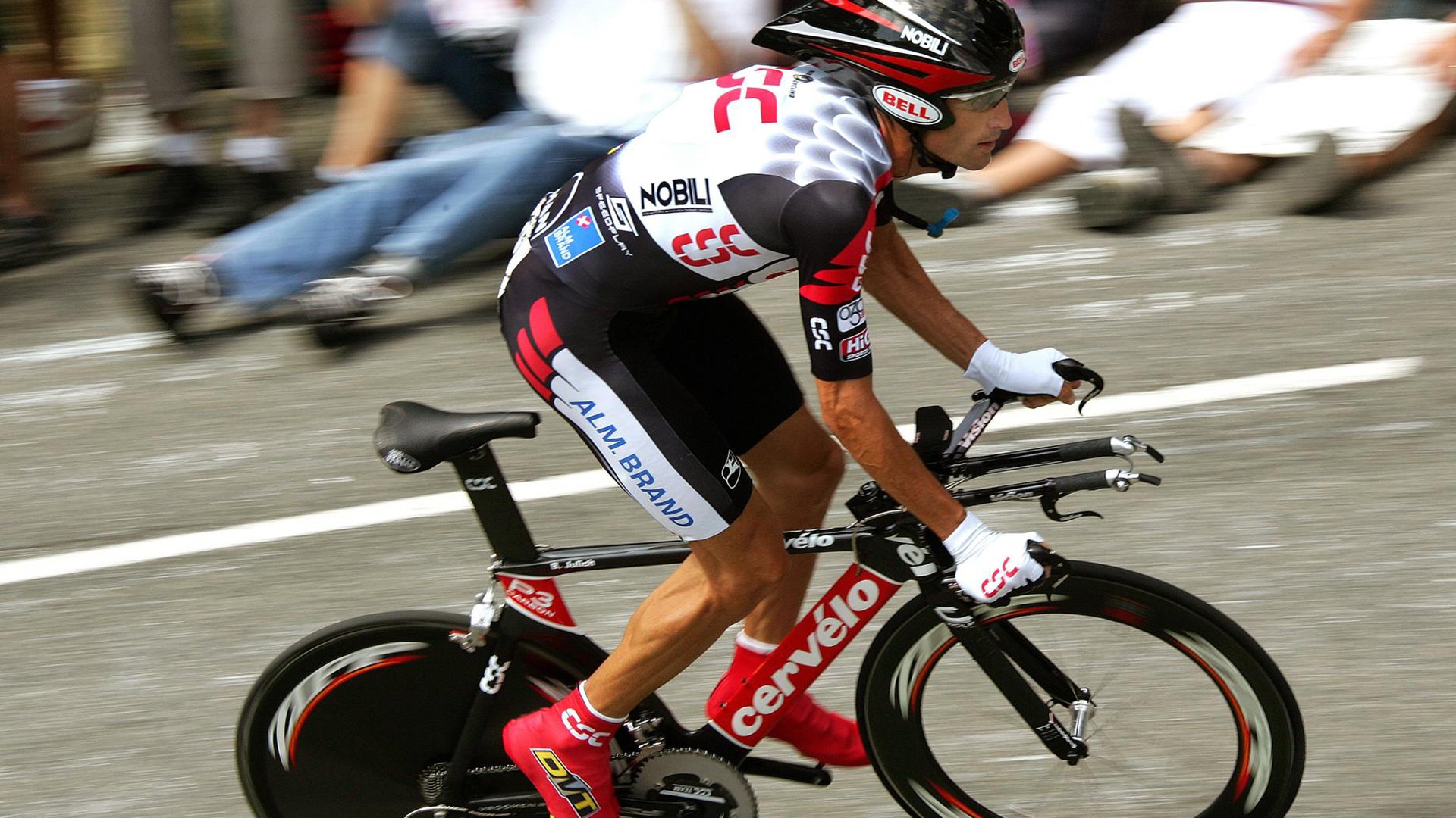 霍勒迪展现巨星价值，独行侠击溃热火