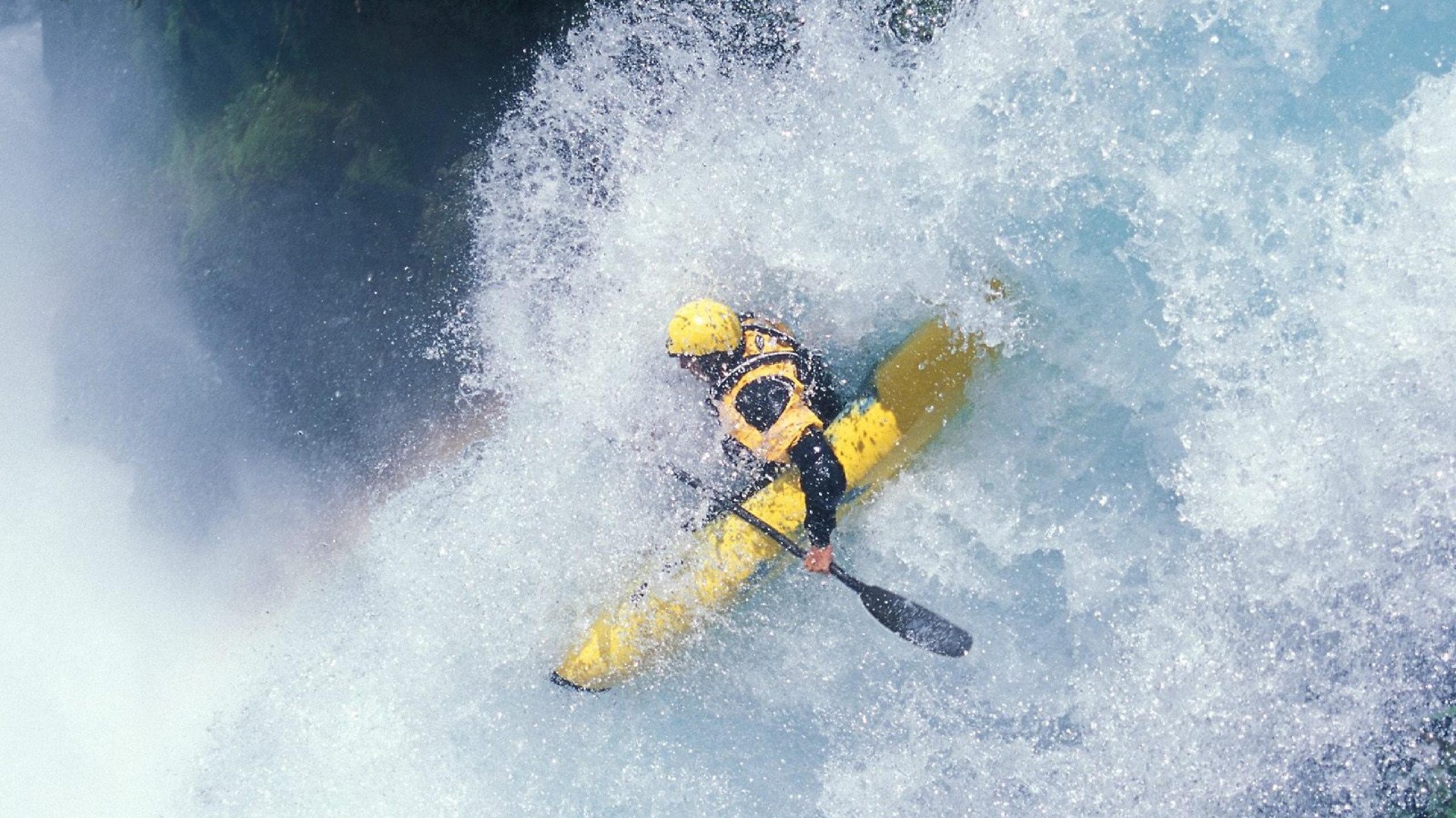 绿茵场上的日耳曼战车与乒乓台前的东方巨龙，当德国队轻取日本队，樊振东状态火热预示着什么？